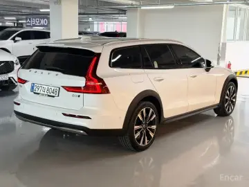 2025 Volvo V60 Cross Country с пробегом 4 280 км