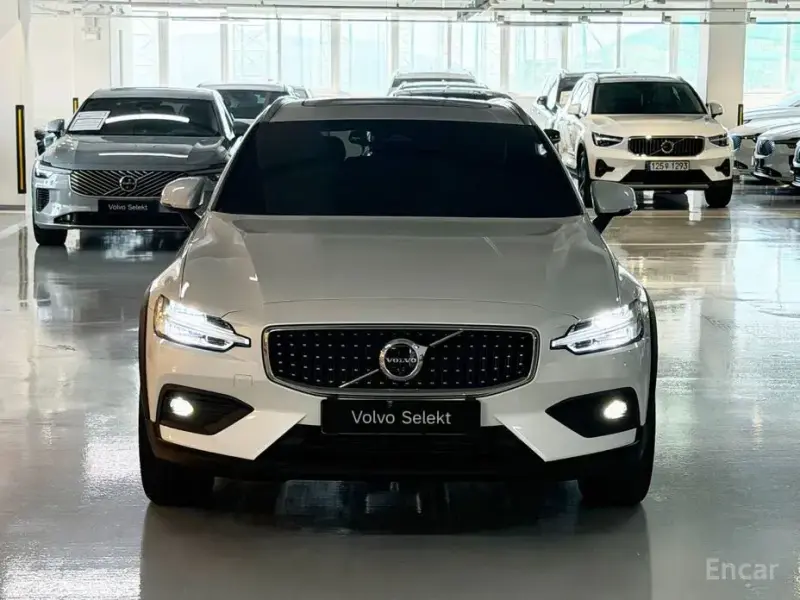 2025 Volvo V60 Cross Country с пробегом 4 280 км