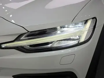 2021 Volvo V60 Cross Country с пробегом 98 658 км