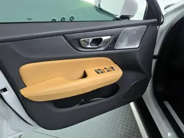 2021 Volvo V60 Cross Country с пробегом 98 658 км