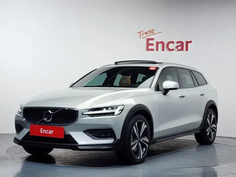 2021 Volvo V60 Cross Country с пробегом 9 570 км
