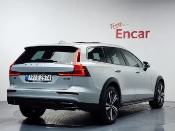 2021 Volvo V60 Cross Country с пробегом 9 570 км