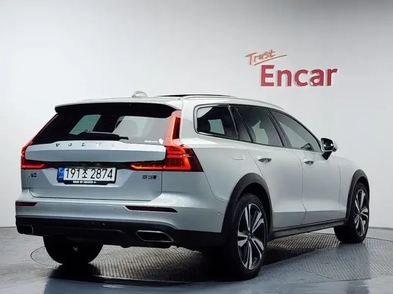 2021 Volvo V60 Cross Country с пробегом 9 570 км