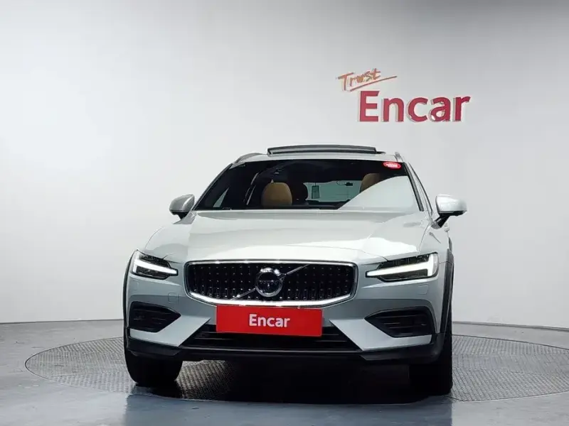 2021 Volvo V60 Cross Country с пробегом 9 570 км