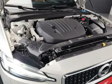2021 Volvo V60 Cross Country с пробегом 9 570 км