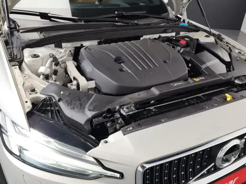 2021 Volvo V60 Cross Country с пробегом 9 570 км