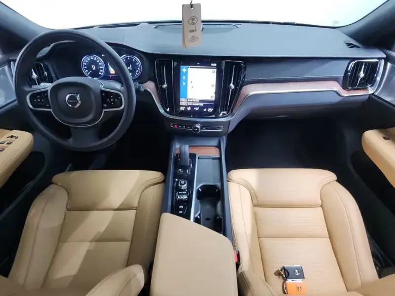 2021 Volvo V60 Cross Country с пробегом 9 570 км