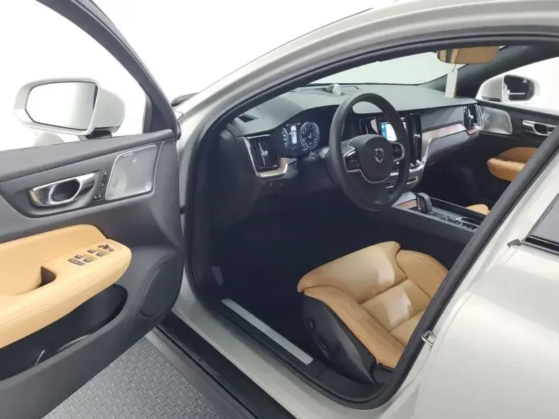 2021 Volvo V60 Cross Country с пробегом 9 570 км