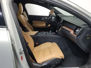 2021 Volvo V60 Cross Country с пробегом 9 570 км