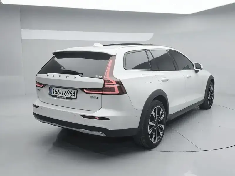 2024 Volvo V60 Cross Country с пробегом 29 003 км