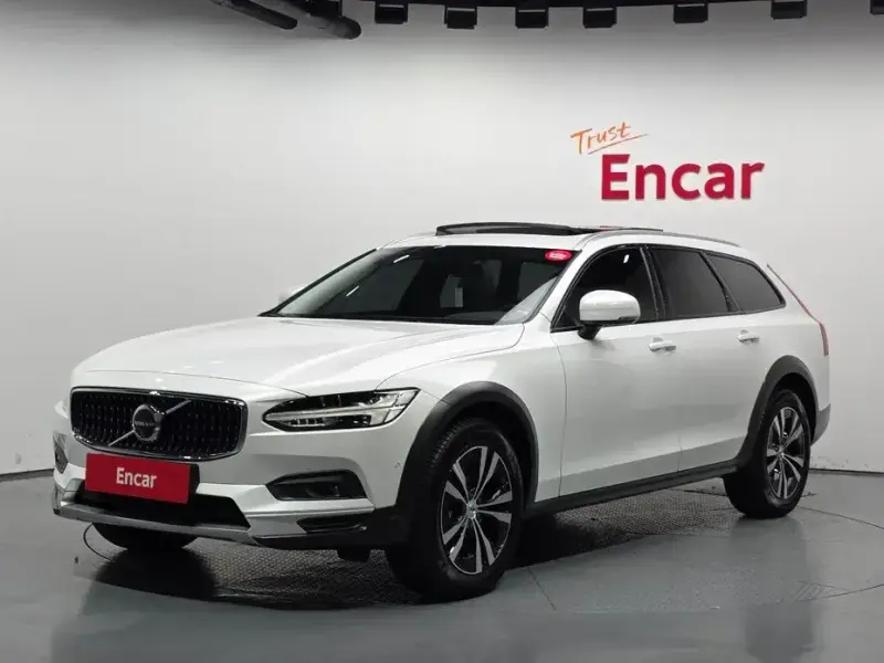 2025 Volvo V90 Cross Country с пробегом 9 432 км