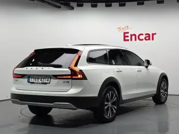 2025 Volvo V90 Cross Country с пробегом 9 432 км