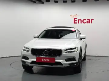 2025 Volvo V90 Cross Country с пробегом 9 432 км
