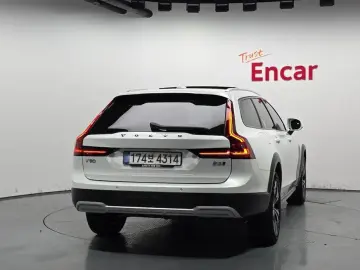 2025 Volvo V90 Cross Country с пробегом 9 432 км
