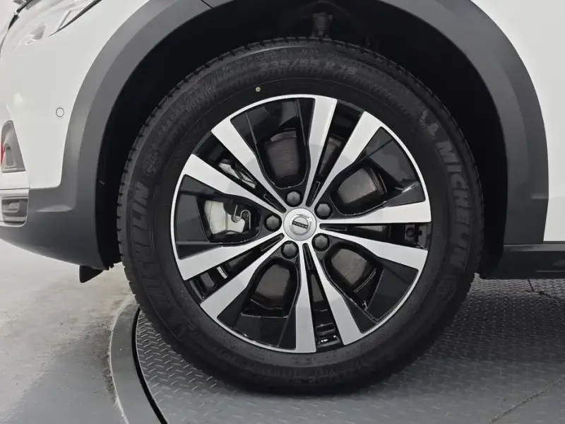 2025 Volvo V90 Cross Country с пробегом 9 432 км