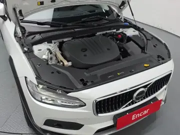 2025 Volvo V90 Cross Country с пробегом 9 432 км