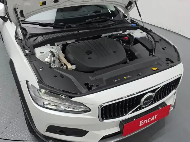 2025 Volvo V90 Cross Country с пробегом 9 432 км