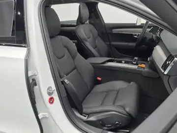2025 Volvo V90 Cross Country с пробегом 9 432 км