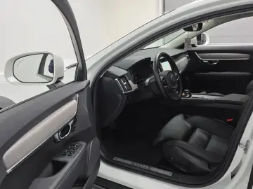 2025 Volvo V90 Cross Country с пробегом 9 432 км