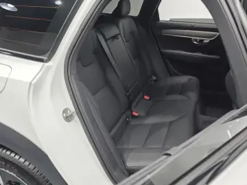 2025 Volvo V90 Cross Country с пробегом 9 432 км