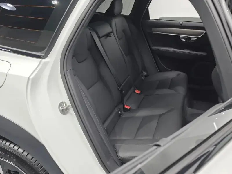 2025 Volvo V90 Cross Country с пробегом 9 432 км