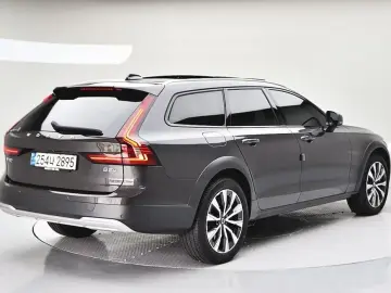 2023 Volvo V90 Cross Country с пробегом 29 369 км