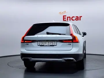2018 Volvo V90 Cross Country с пробегом 92 158 км