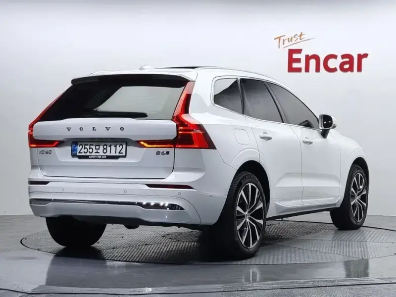 2025 Volvo XC60 с пробегом 5 842 км