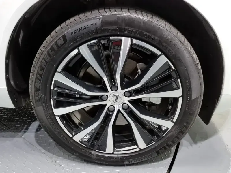 2025 Volvo XC60 с пробегом 5 842 км
