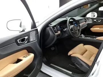 2025 Volvo XC60 с пробегом 5 842 км