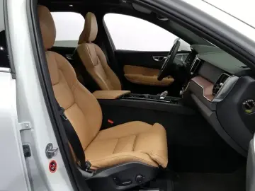 2025 Volvo XC60 с пробегом 5 842 км