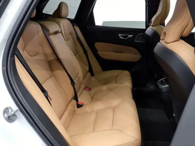 2025 Volvo XC60 с пробегом 5 842 км