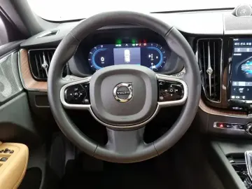 2025 Volvo XC60 с пробегом 5 842 км