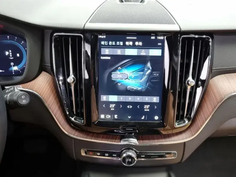 2025 Volvo XC60 с пробегом 5 842 км