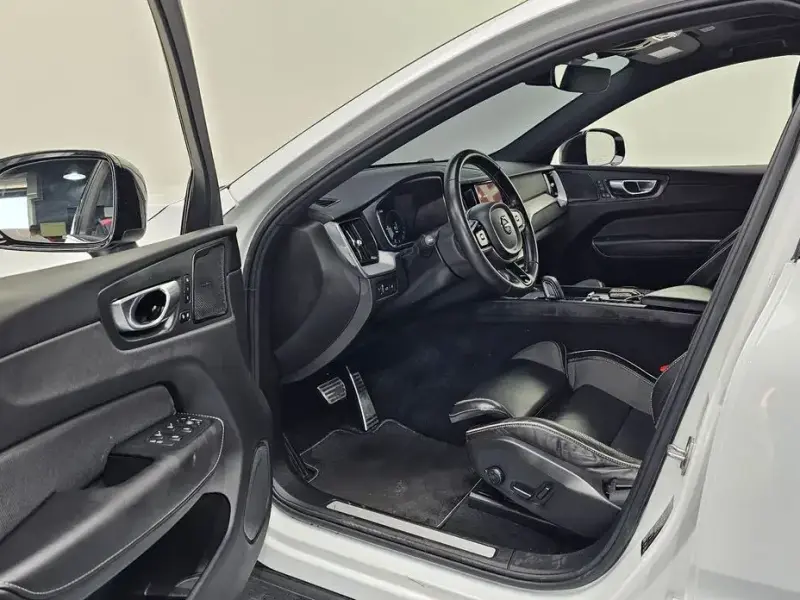2021 Volvo XC60 с пробегом 130 032 км