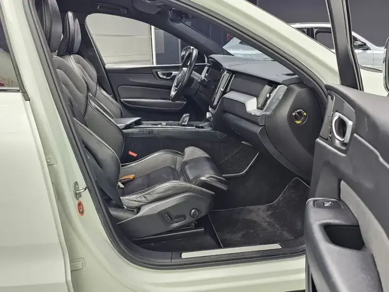 2021 Volvo XC60 с пробегом 130 032 км