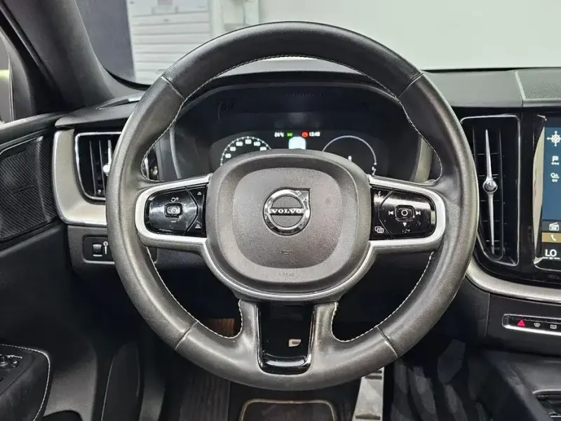 2021 Volvo XC60 с пробегом 130 032 км