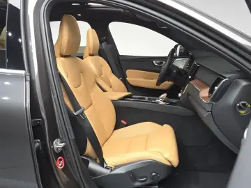 2024 Volvo XC60 с пробегом 31 033 км