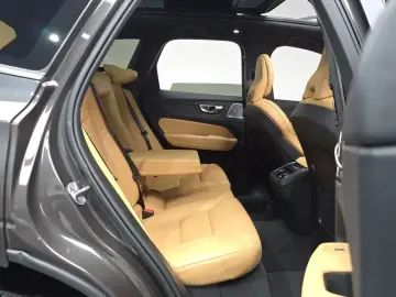 2024 Volvo XC60 с пробегом 31 033 км