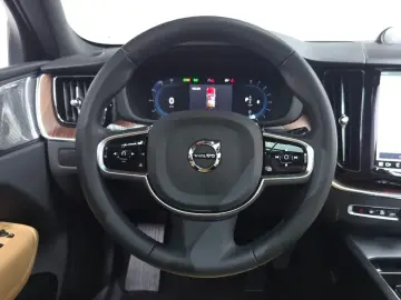 2024 Volvo XC60 с пробегом 31 033 км