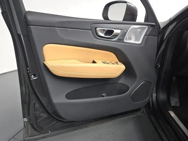 2024 Volvo XC60 с пробегом 31 033 км