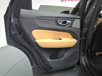 2024 Volvo XC60 с пробегом 31 033 км