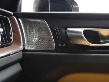 2024 Volvo XC60 с пробегом 31 033 км