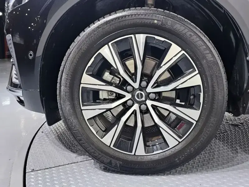 2023 Volvo XC60 с пробегом 24 499 км