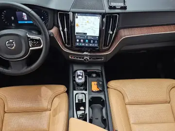 2023 Volvo XC60 с пробегом 24 499 км