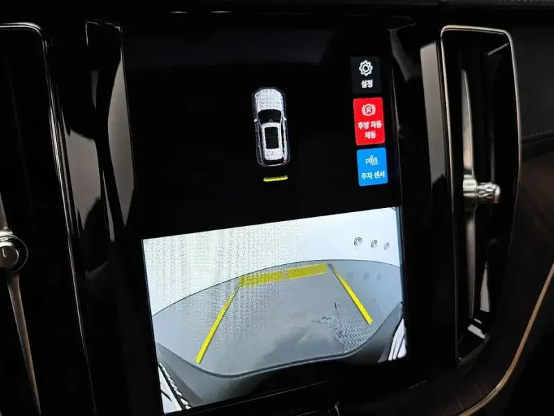 2023 Volvo XC60 с пробегом 24 499 км