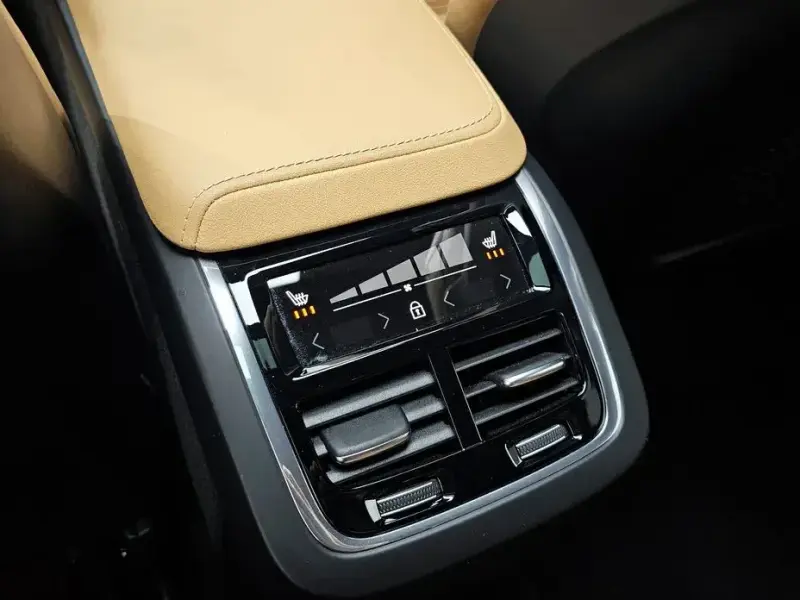 2023 Volvo XC60 с пробегом 24 499 км
