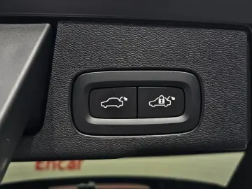 2023 Volvo XC60 с пробегом 24 499 км