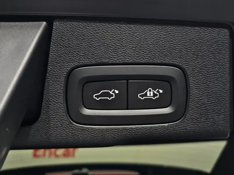 2023 Volvo XC60 с пробегом 24 499 км