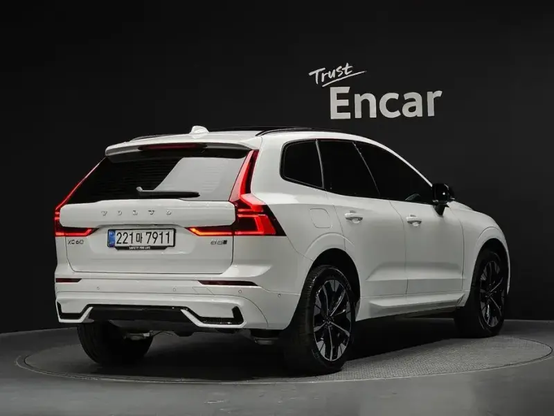 2025 Volvo XC60 с пробегом 4 464 км